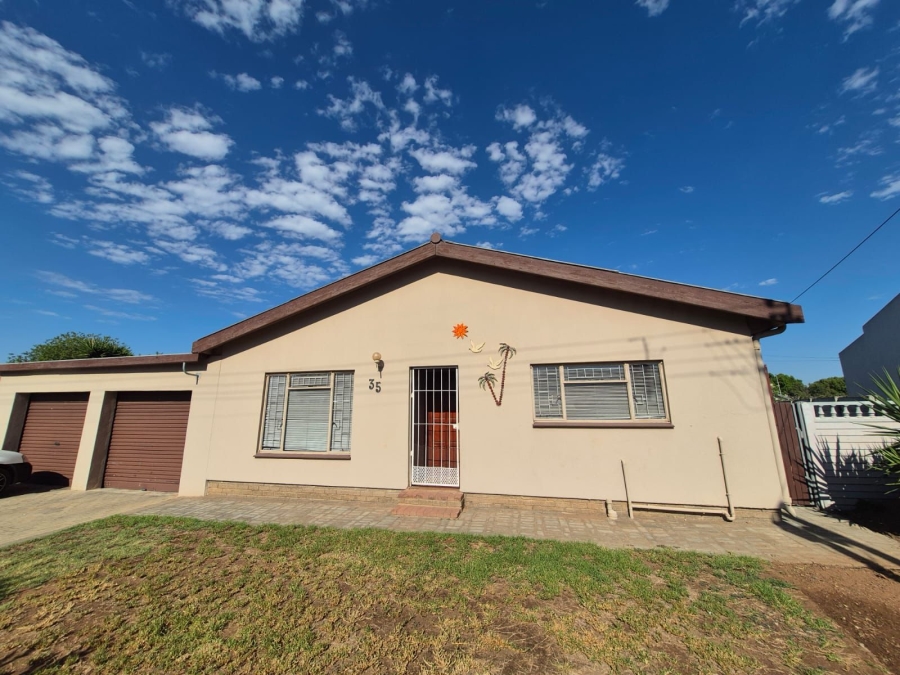 3 Bedroom Property for Sale in Meiringspark Western Cape
